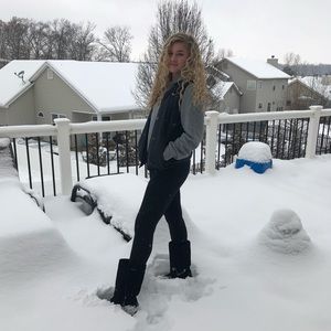 Meet your Posher, Claire